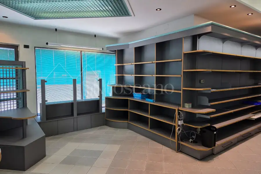 Negozio in vendita di 240 mq a €155.000 (rif. 14/2025)