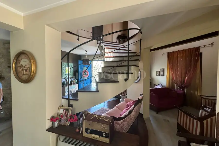 Villa in vendita di 400 mq a €420.000 (rif. 81/2024)