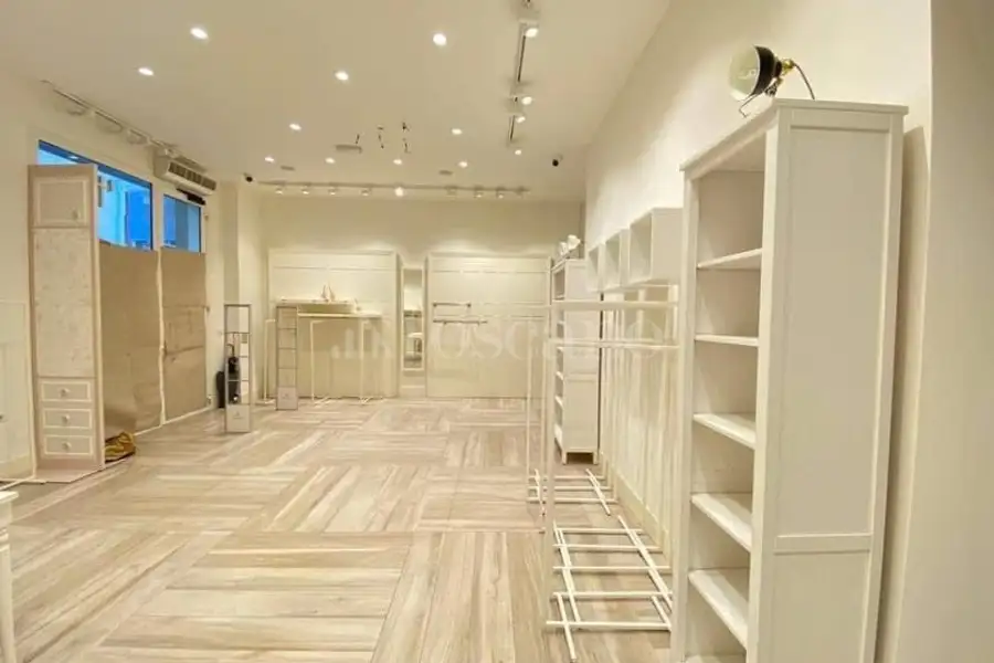 Negozio in vendita di 140 mq a €325.000 (rif. 70/2025)