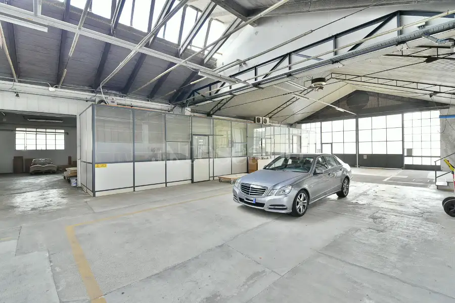 Magazzino in vendita di 3.000 mq a €1.700.000 (rif. 34/2026)
