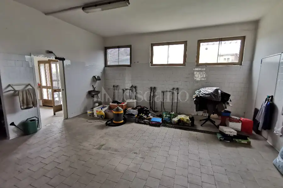 Laboratorio in vendita di 400 mq a €130.000 (rif. 26/2026)