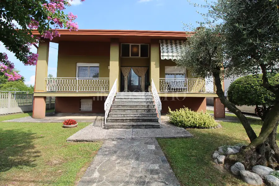 Casa Indipendente in vendita di 192 mq a €149.000 (rif. 145/2026)