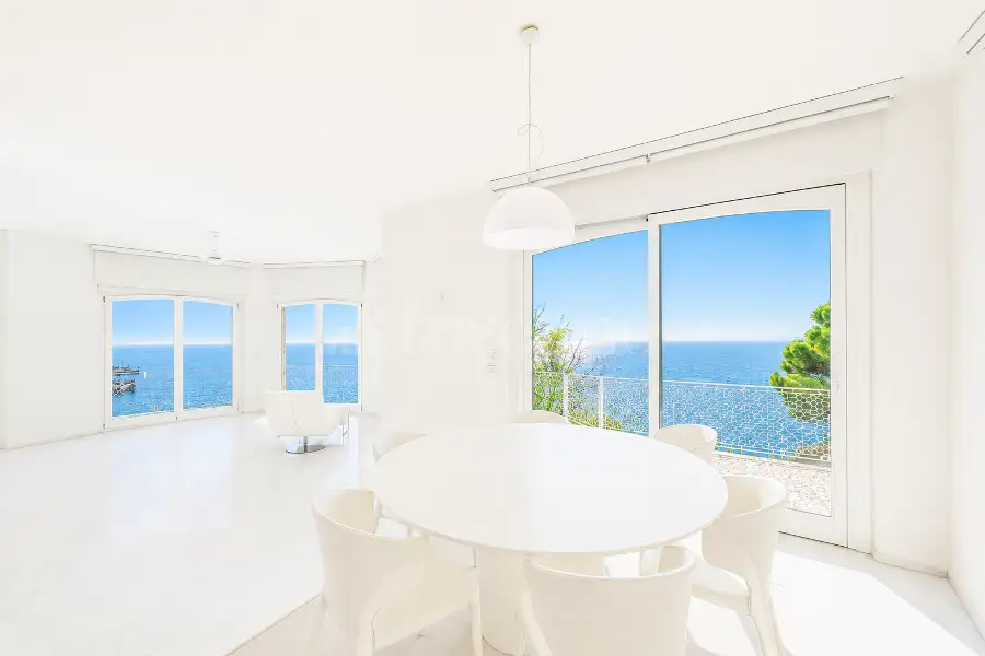 Villa in vendita di 450 mq a €4.500.000 (rif. 24/2025)