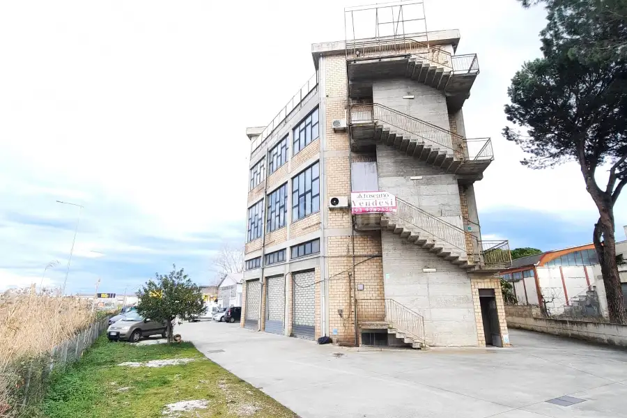 Capannone in vendita di 2.000 mq a €425.000 (rif. 2/2025)