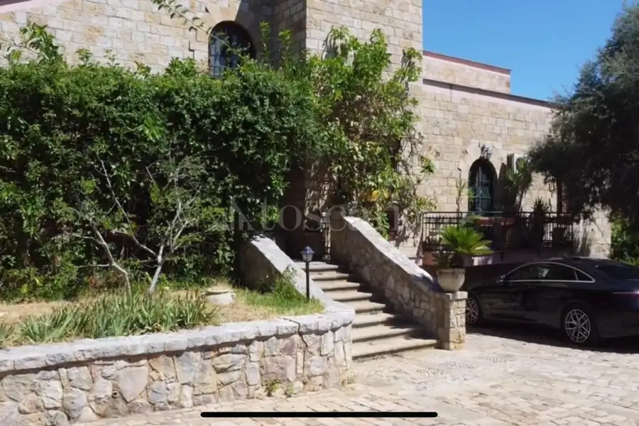 Villa in vendita di 920 mq a €2.000.000 (rif. 43/2025)