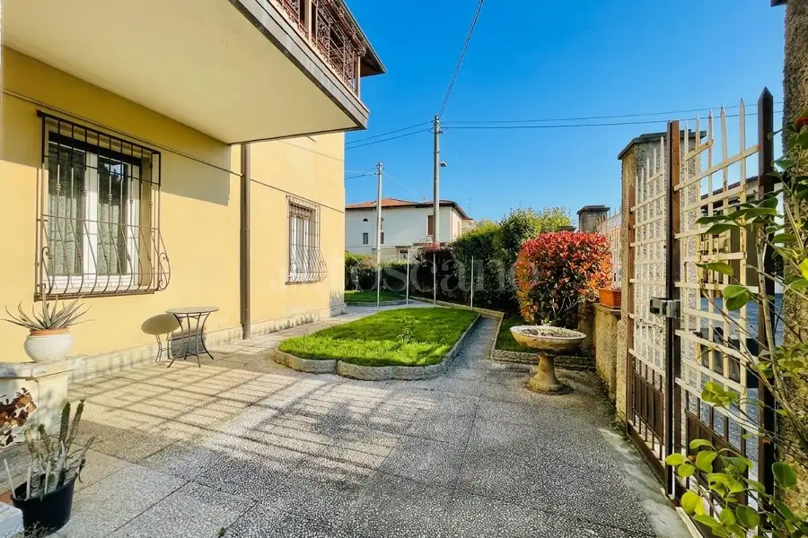 Villa Bifamiliare in vendita di 200 mq a €350.000 (rif. 7/2026)