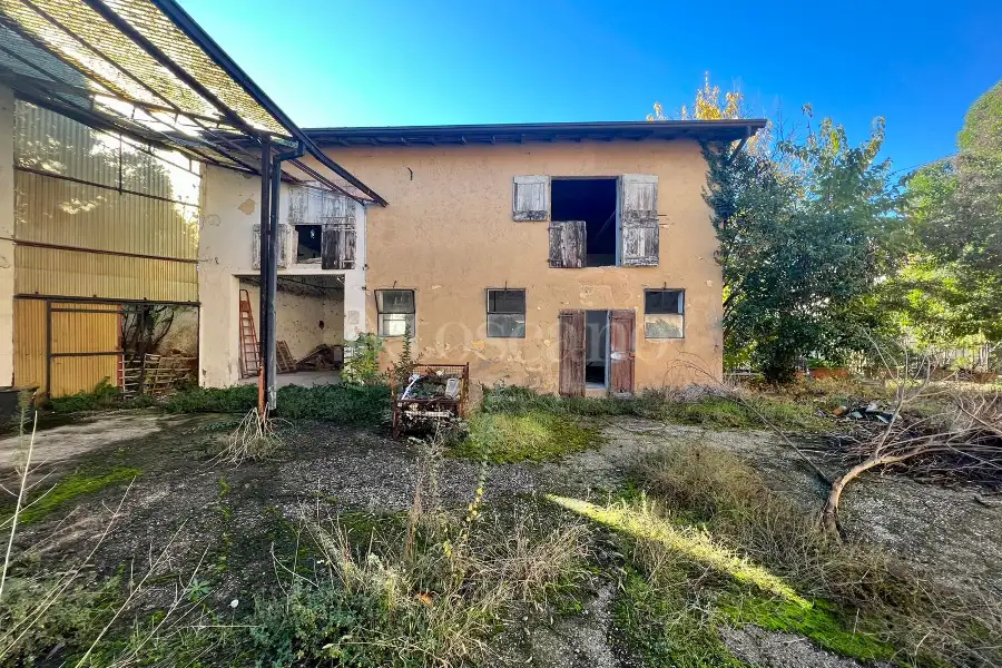 Rustico in vendita di 1.981 mq trattativa riservata (rif. 95/2022)