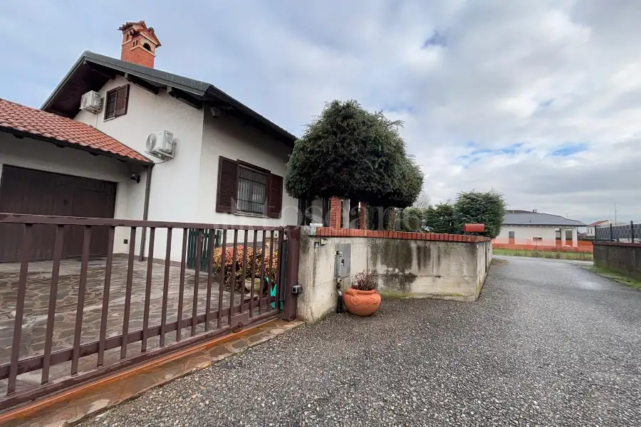 Villa in vendita di 250 mq a €325.000 (rif. 2/2026)