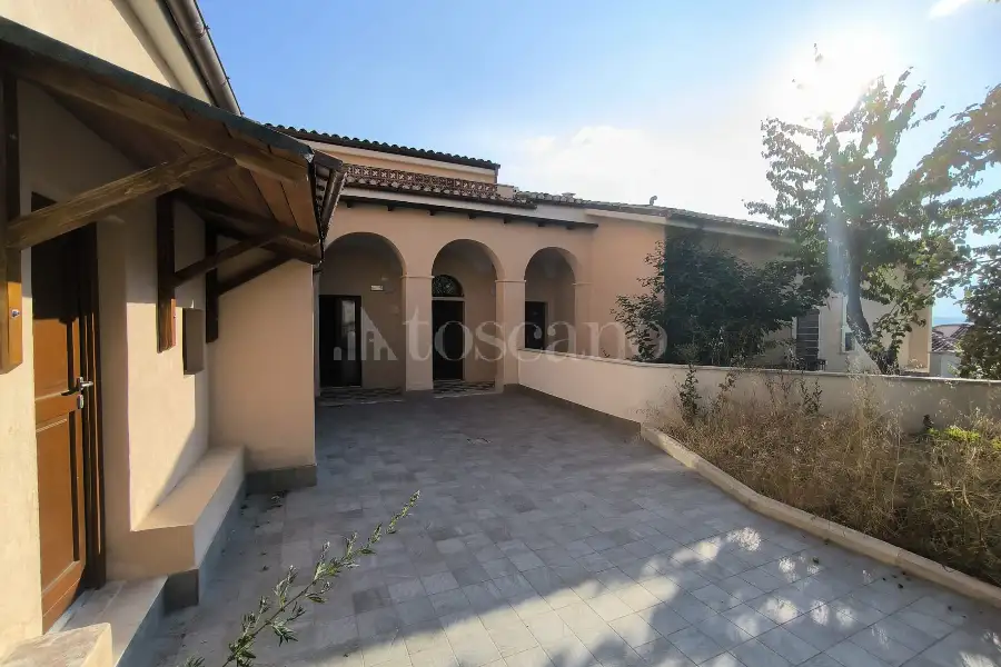 Casa Indipendente in vendita di 300 mq a €450.000 (rif. 32/2026)