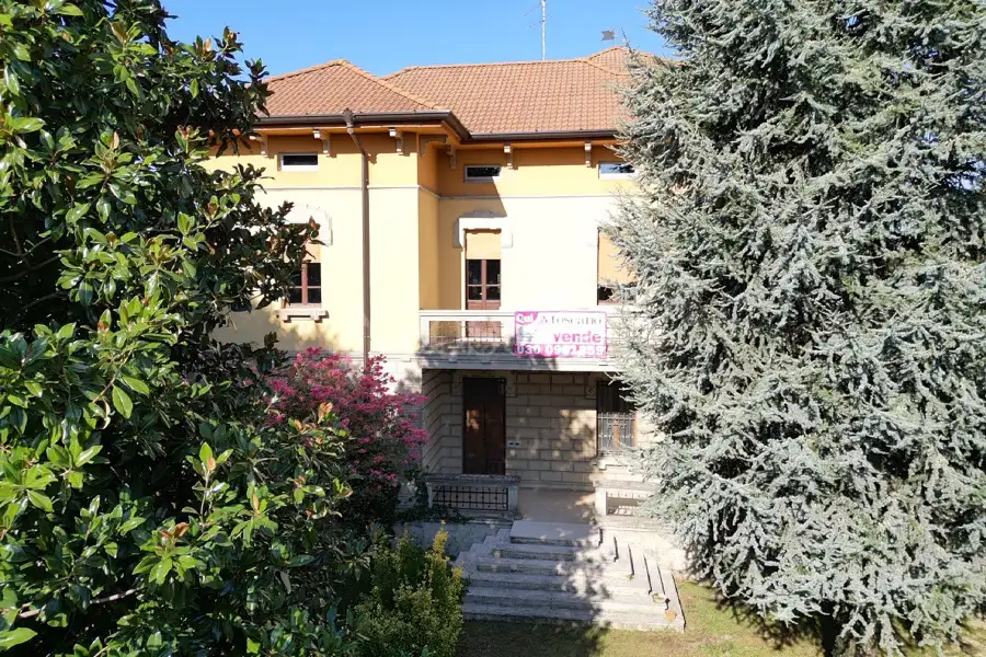 Villa in vendita di 440 mq a €469.000 (rif. 4/2026)