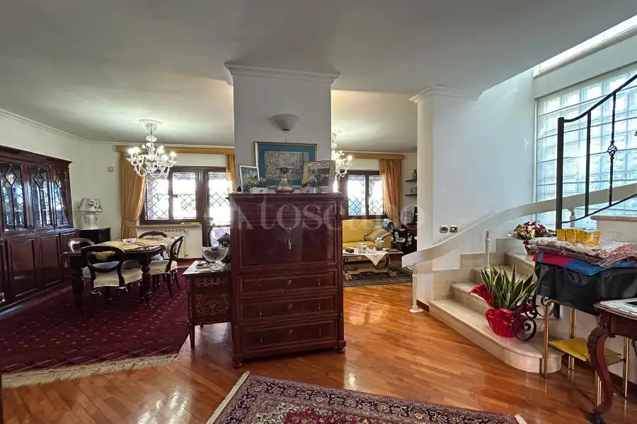 Villa in vendita di 380 mq a €599.000 (rif. 15/2026)
