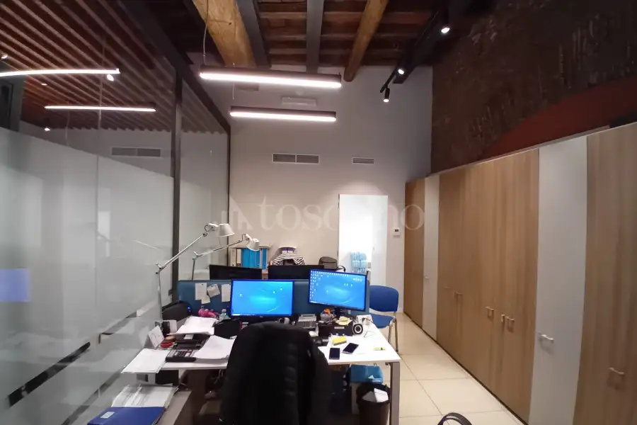 Negozio in vendita di 240 mq a €2.390.000 (rif. 9/2023)