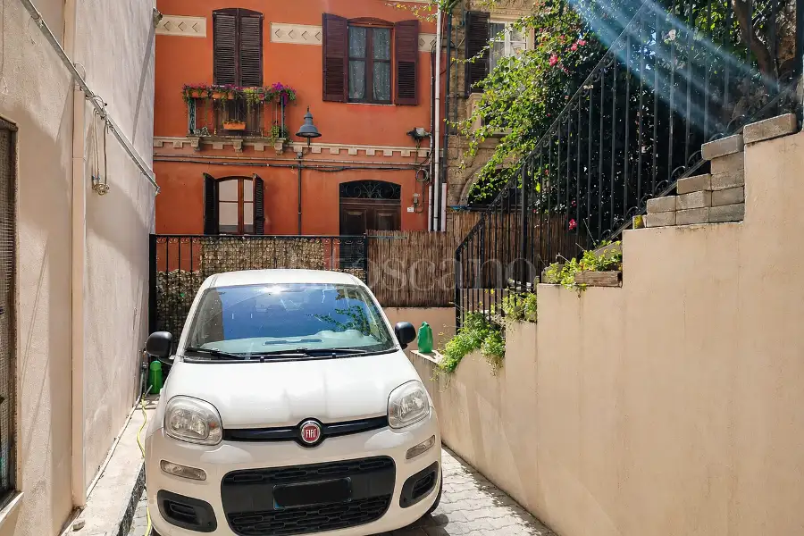 Casa Indipendente in vendita di 252 mq a €495.000 (rif. 23/2026)