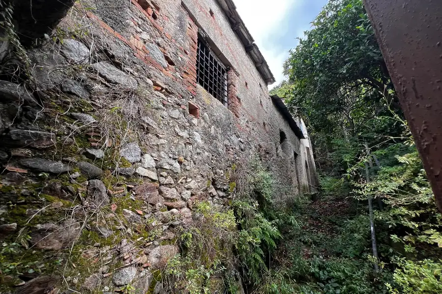 Edificabile Residenziali in vendita di 150 mq a €350.000 (rif. 21/2026)