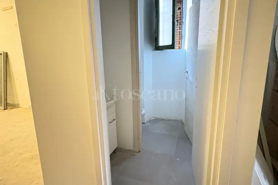 Negozio in affitto di 71 mq a €950 (rif. 2/2026)
