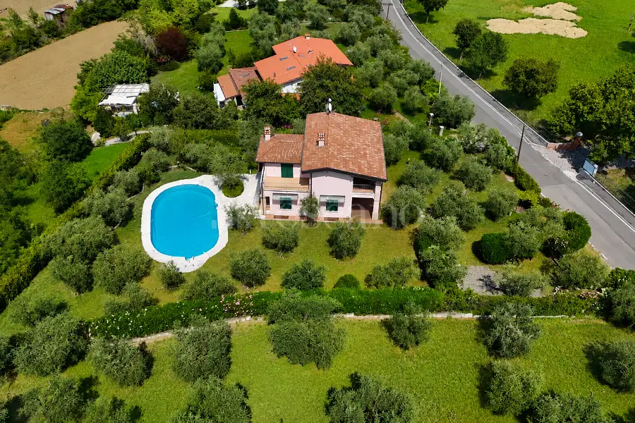 Villa in vendita di 400 mq a €1.200.000 (rif. 24/2026)