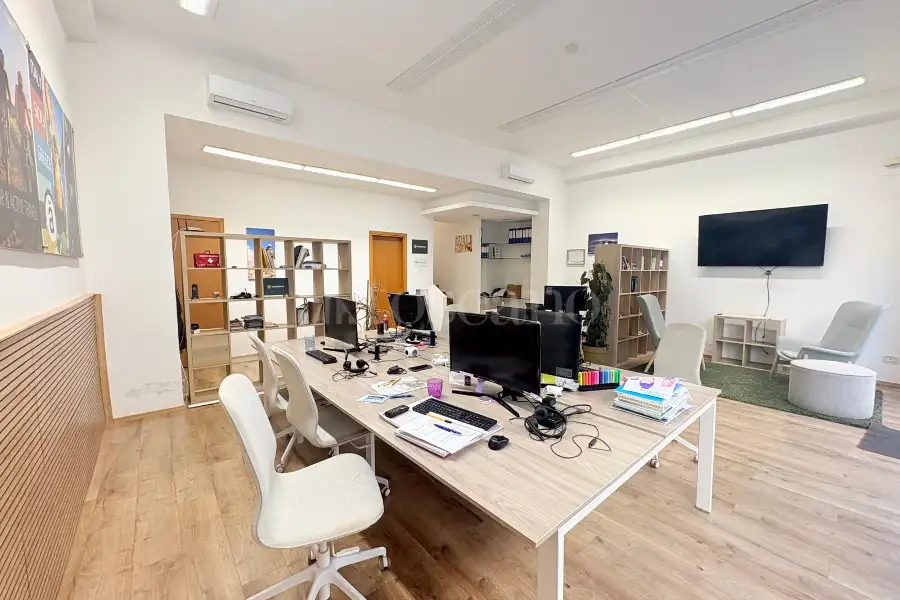 Negozio in vendita di 160 mq a €219.000 (rif. 10/2026)