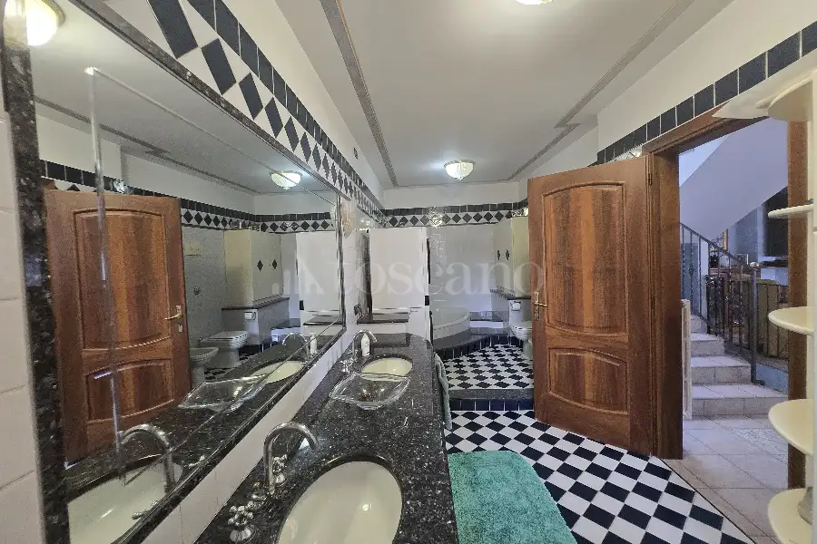 Casa Indipendente in vendita di 410 mq a €615.000 (rif. 40/2025)