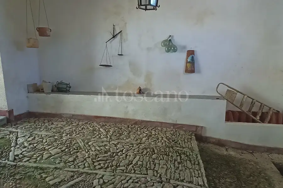 Casa in vendita di 480 mq a €450.000 (rif. 37/2026)