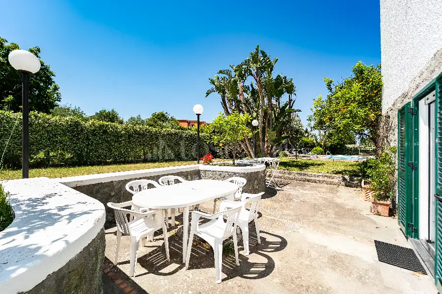 Villa in vendita di 230 mq a €1.200.000 (rif. 2/2026)