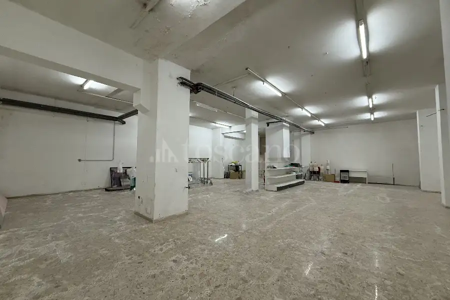 Negozio in vendita di 416 mq a €219.000 (rif. 4/2026)