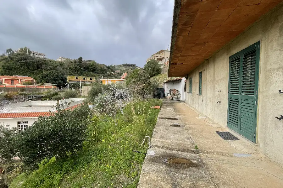 Casa Indipendente in vendita di 382 mq a €450.000 (rif. 2/2026)