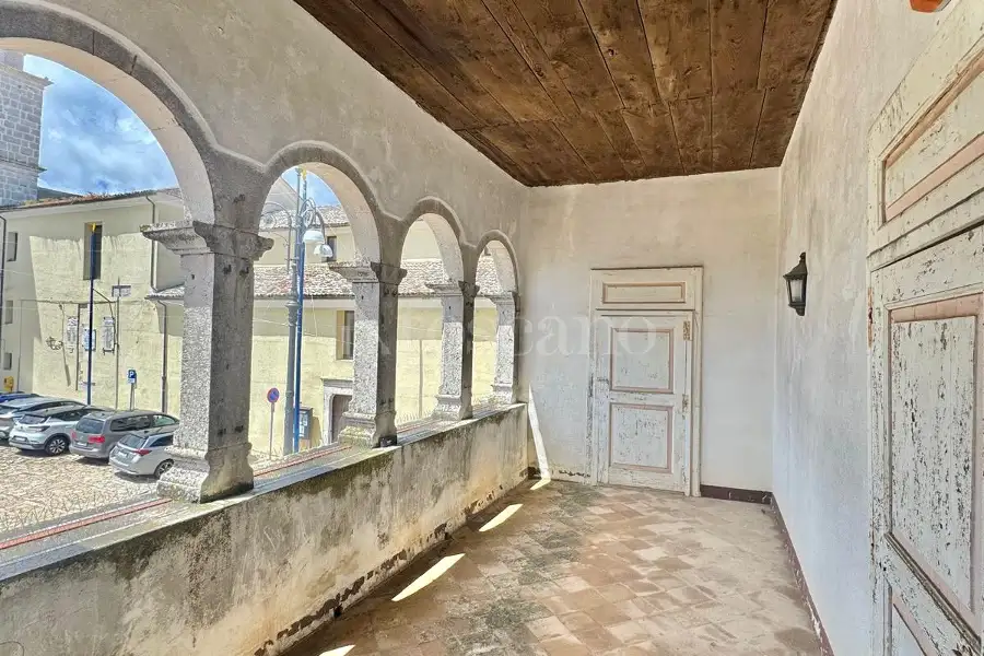 Palazzo in vendita di 600 mq a €200.000 (rif. 127/2026)