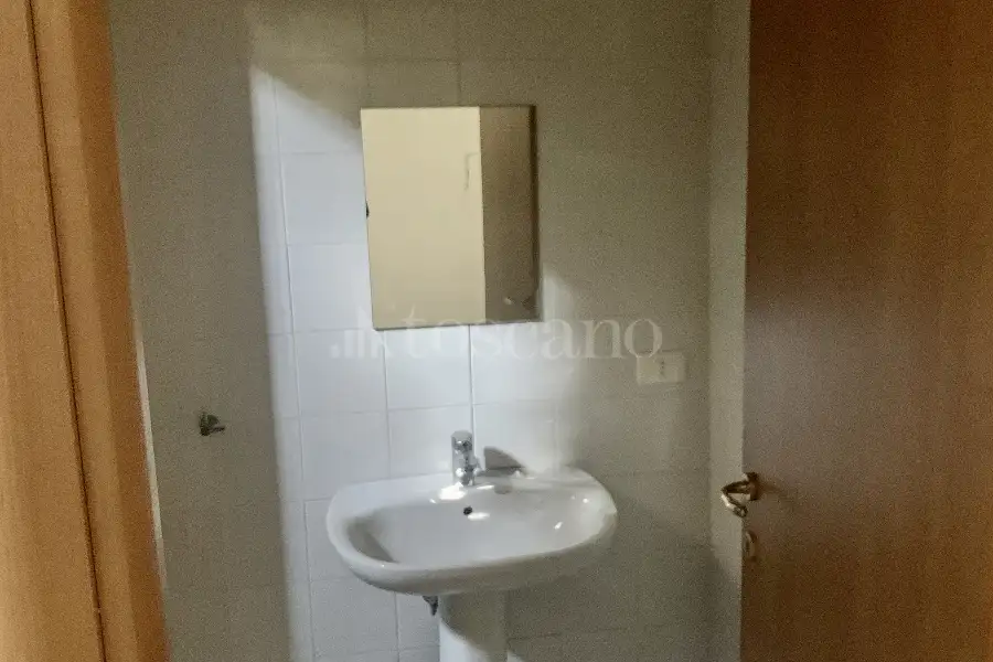 Negozio in affitto di 65 mq a €850 (rif. 40/2024)