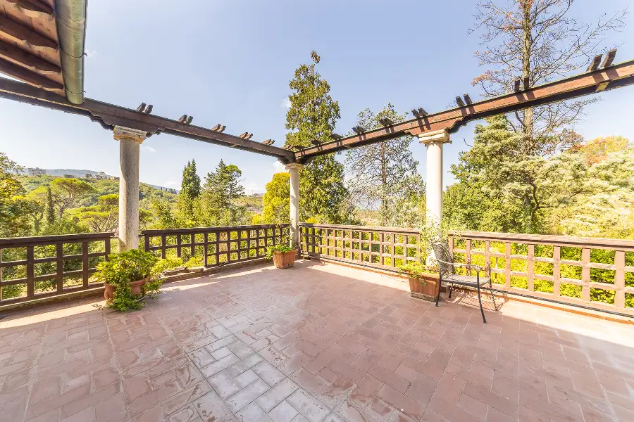 Villa in vendita di 750 mq a €1.950.000 (rif. 53/2026)