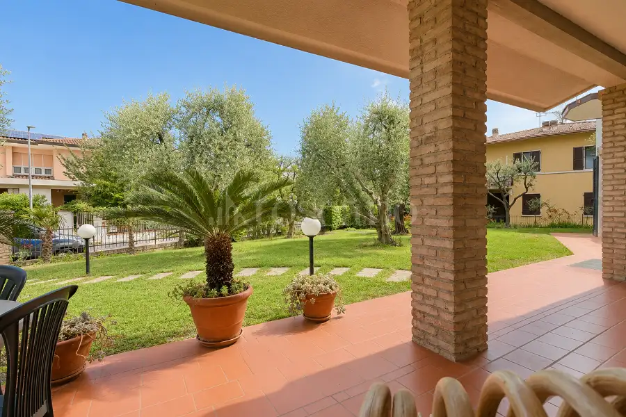 Villa in vendita di 300 mq a €1.600.000 (rif. 12/2026)