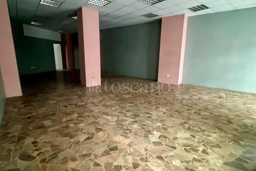 Negozio in affitto di 85 mq a €400 (rif. 145/2026)