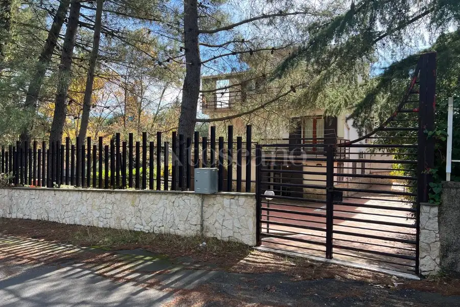 Villa in vendita di 396 mq a €445.000 (rif. 168/2025)