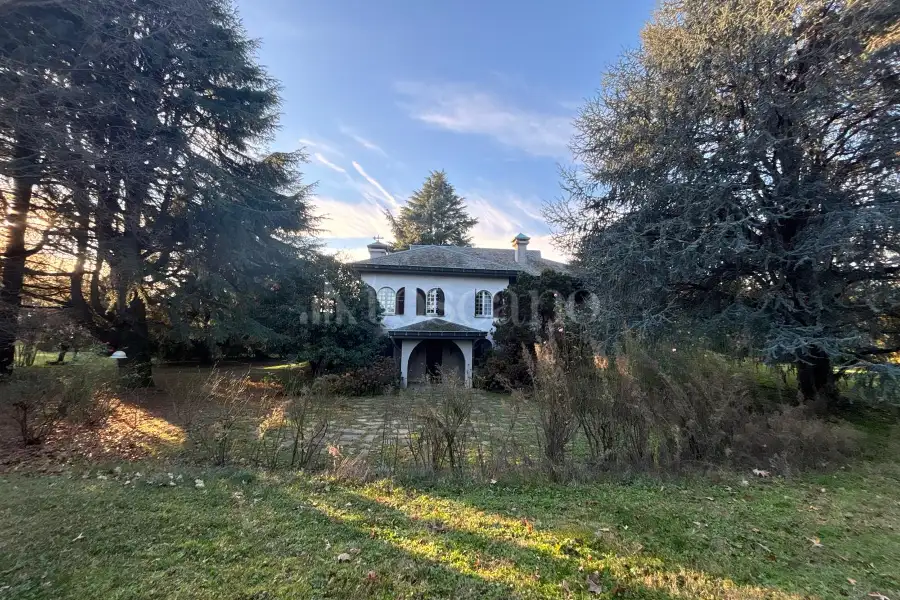 Villa Plurifamiliare in vendita di 370 mq a €1.200.000 (rif. 43/2025)