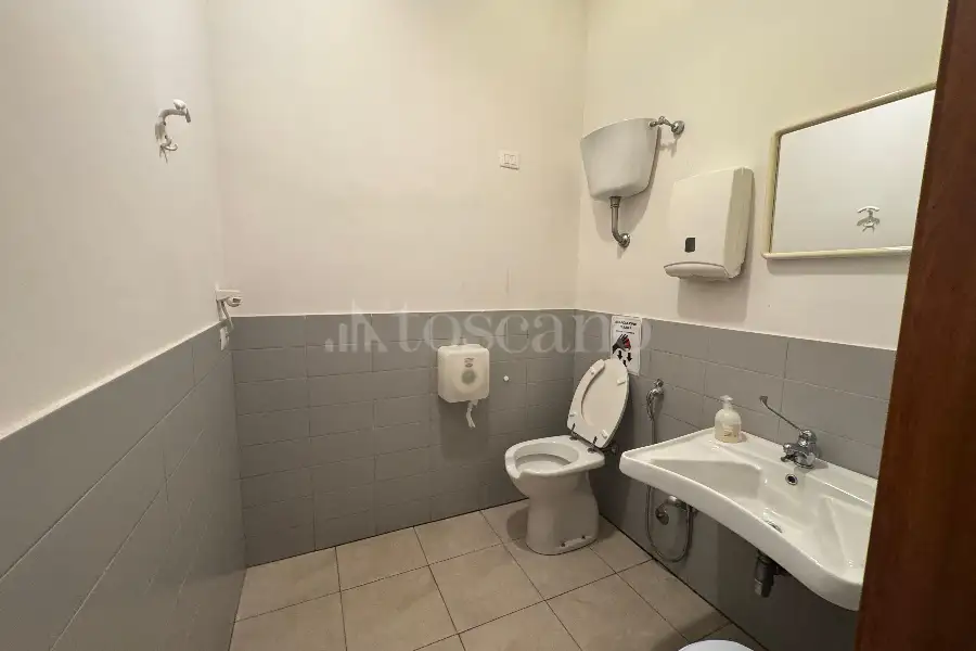 Negozio in vendita di 60 mq a €249.000 (rif. 15/2025)