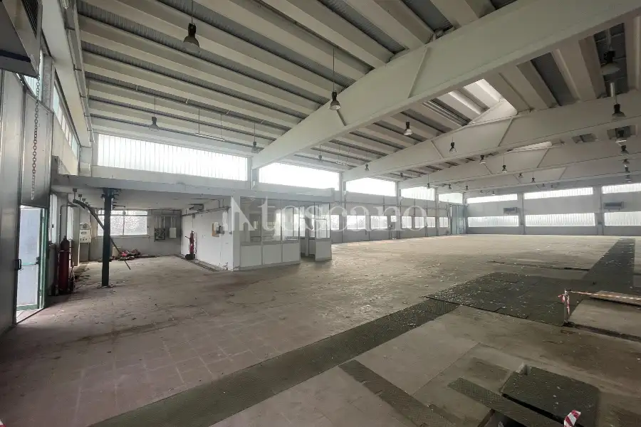 Capannone in vendita di 2942 mq a €992,000 (rif. BL6153VE)