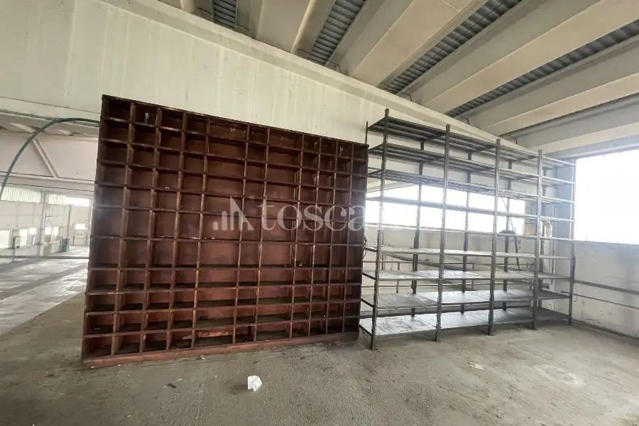 Capannone in vendita di 2942 mq a €992,000 (rif. BL6153VE)