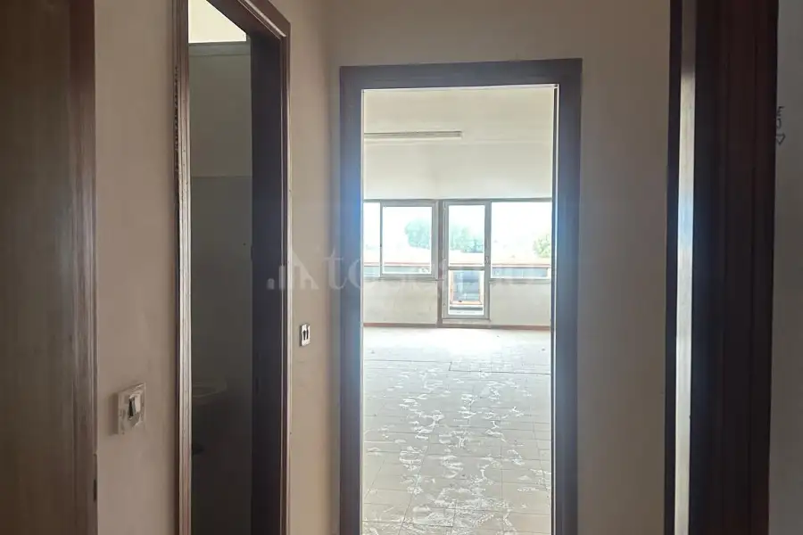 Negozio in vendita di 4.995 mq a €1.500.000 (rif. 118/2025)