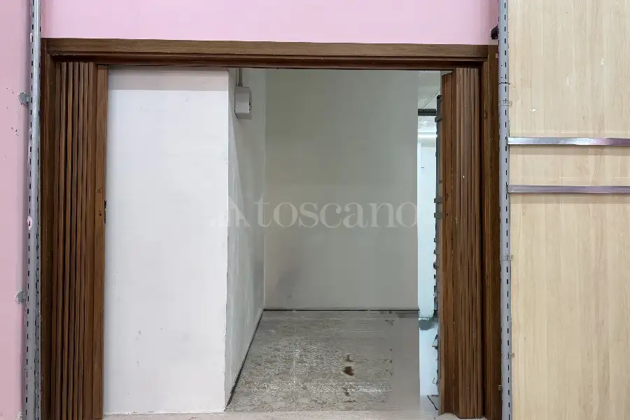 Negozio in vendita di 416 mq a €213.000 (rif. 4/2026)