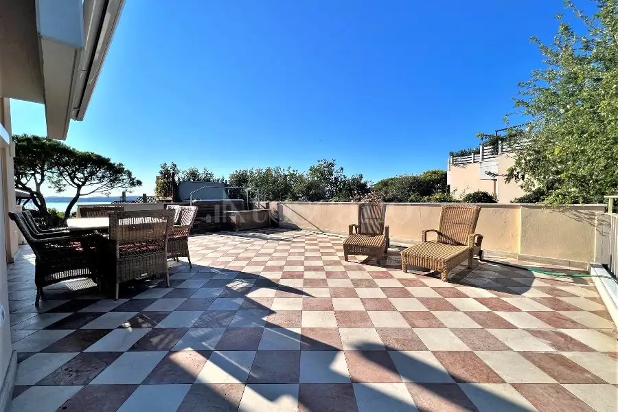 Villino a Schiera in vendita di 300 mq a €2.100.000 (rif. 36/2025)