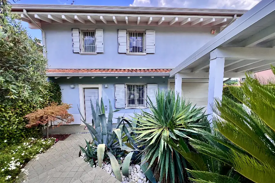 Villa in vendita di 300 mq a €950.000 (rif. 47/2025)