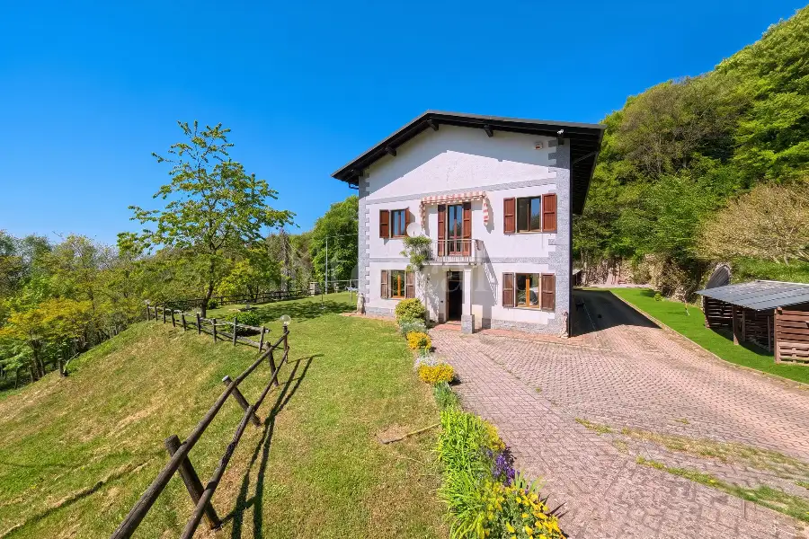 Casa Indipendente in vendita di 700 mq a €850.000 (rif. 146/2026)