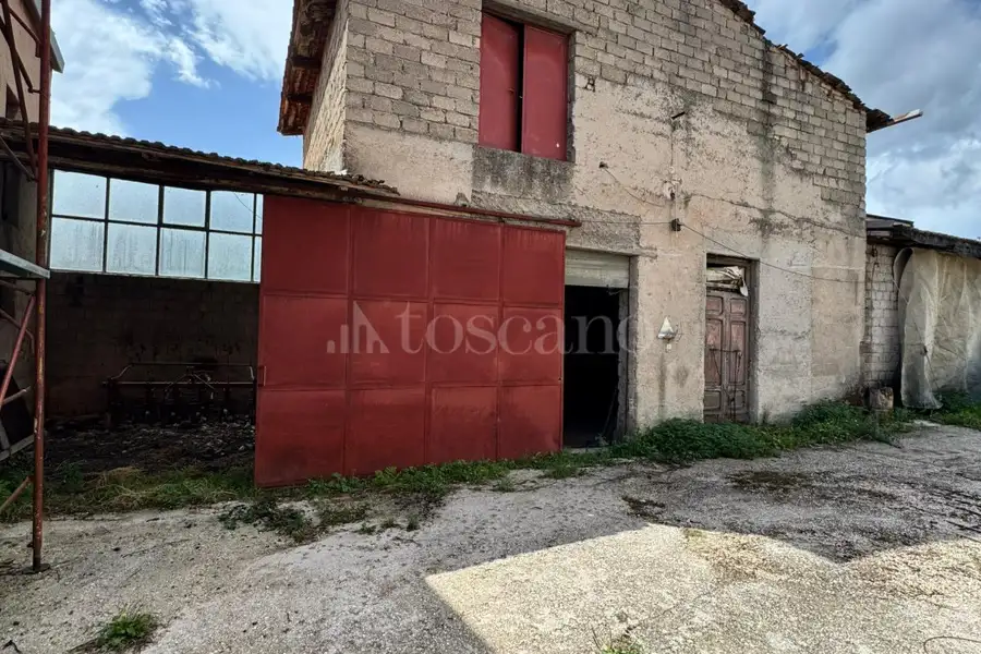 Casa Indipendente in vendita di 250 mq a €90.000 (rif. 102/2025)