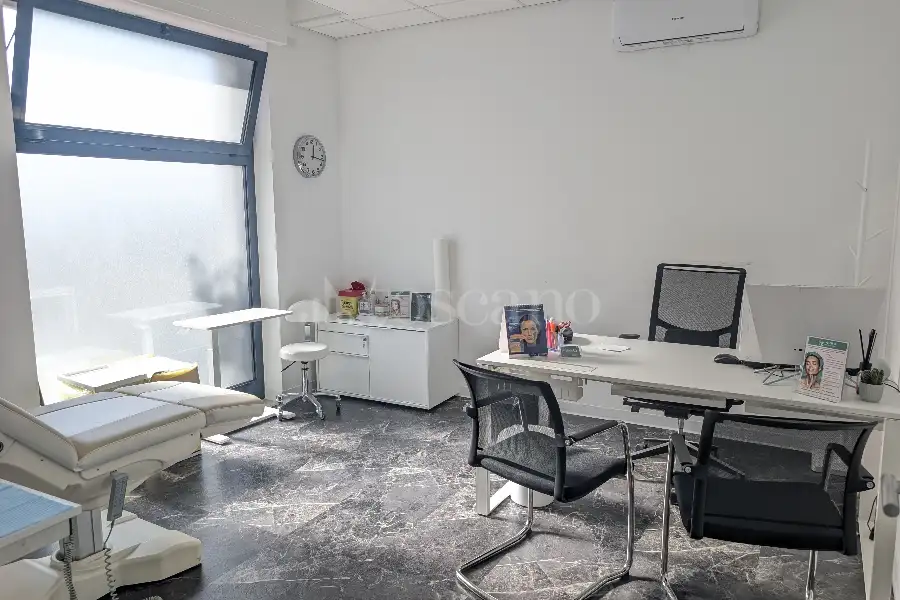 Negozio in vendita di 100 mq a €370.000 (rif. 6/2026)