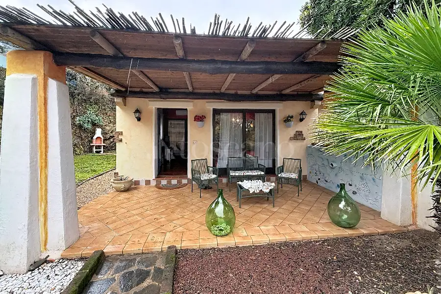 Villa Bifamiliare in vendita di 100 mq a €250.000 (rif. 15/2026)