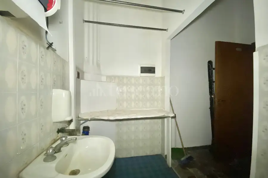Negozio in vendita di 95 mq a €64.000 (rif. 26/2026)