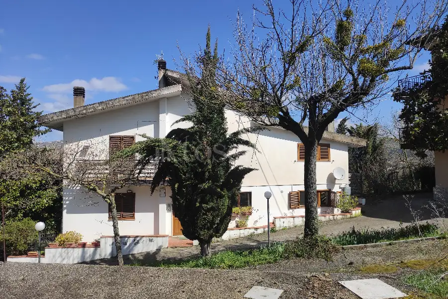 Casa in vendita di 240 mq a €160.000 (rif. 9/2025)