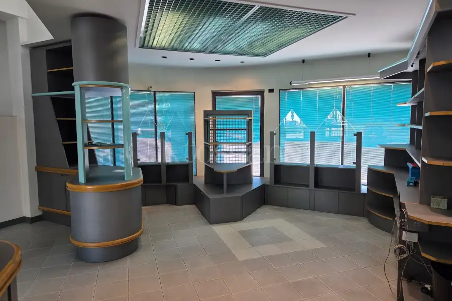 Negozio in vendita di 240 mq a €155.000 (rif. 14/2025)