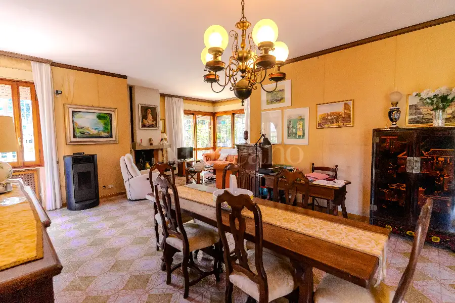 Villa in vendita di 400 mq a €780.000 (rif. 77/2025)