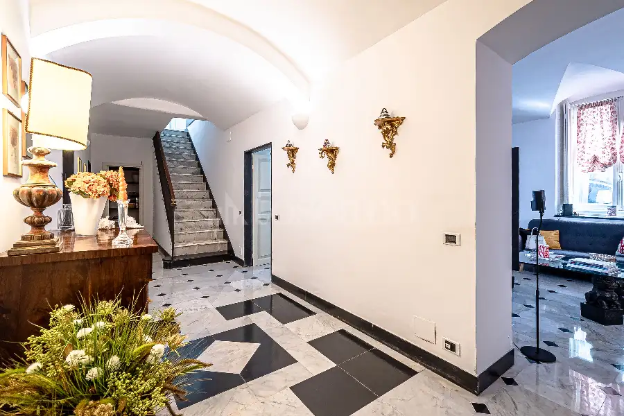 Villa in vendita di 496 mq a €3.950.000 (rif. 71/2026)