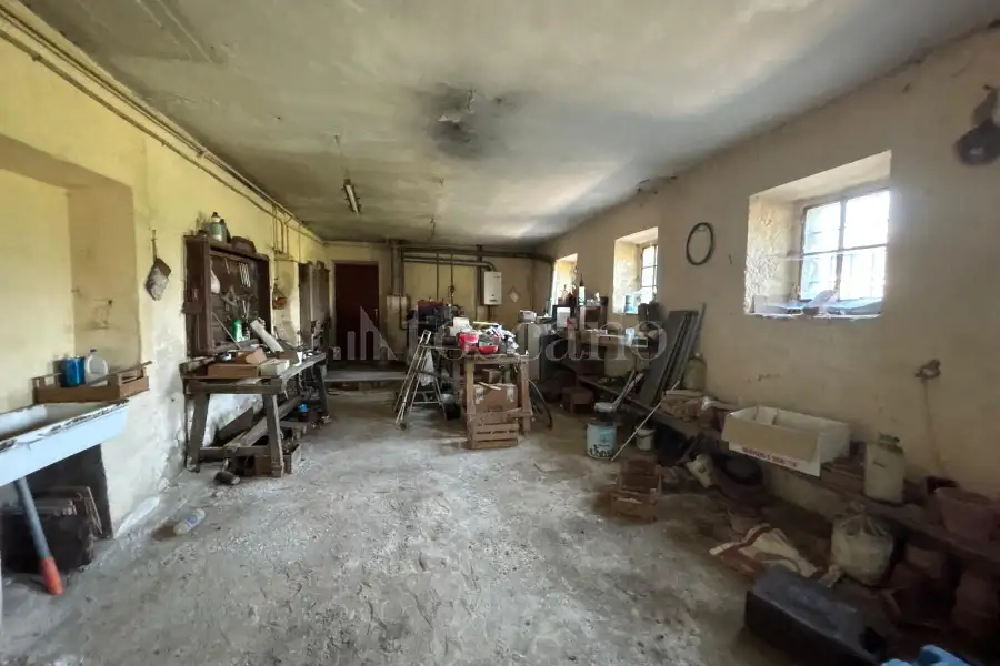 Casale in vendita di 840 mq a €650.000 (rif. 38/2026)